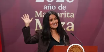 "Quizá lo que no teníamos era esta presidenta": Salma Hayek al celebrar incentivos al cine mexicano