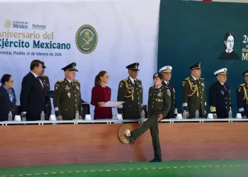 Ante presiones externas, Ejército es garantía del destino de México con independencia: Sheinbaum