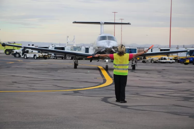 Sheinbaum pide evitar especulaciones sobre cierre del aeropuerto de El Paso, Texas