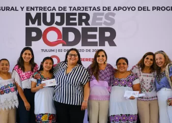 Mara Lezama inicia en Tulum renovación de tarjetas del programa Mujer es Poder