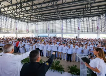 Toma protesta Mara Lezama a mil 200 comités ciudadanos del Consejo Estatal de Paz y Justicia Cívica en Quintana Roo