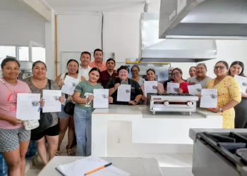 Atenea Gómez continúa apostándole a la capacitación y el emprendimiento de las isleñas e isleños