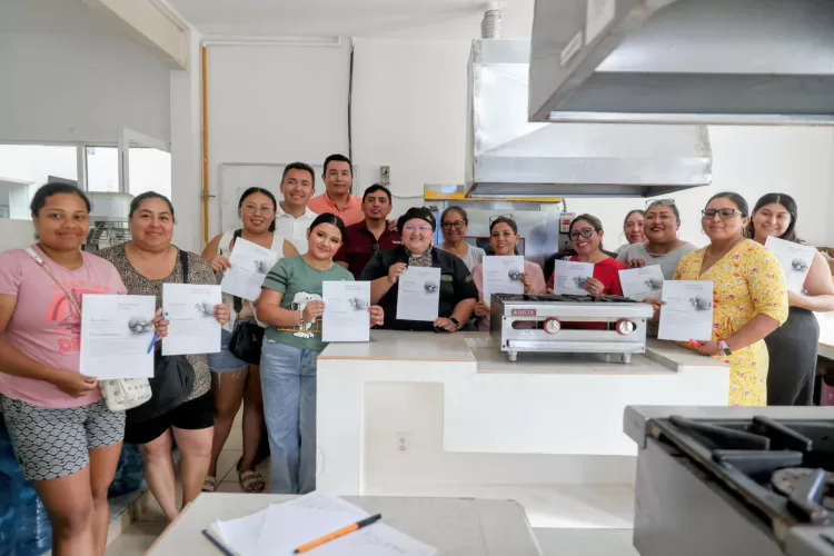 Atenea Gómez continúa apostándole a la capacitación y el emprendimiento de las isleñas e isleños