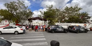 Confirman cámaras: alumna de secundaria salta de un tercer piso en Playa del Carmen