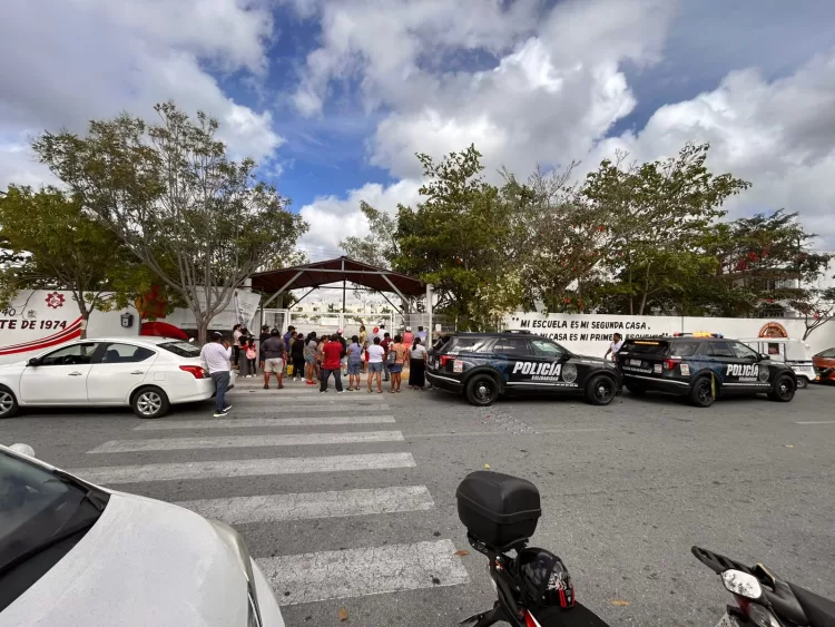 Confirman cámaras: alumna de secundaria salta de un tercer piso en Playa del Carmen