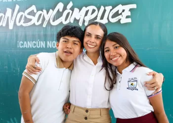 Prioriza Ana Paty Peralta salud mental en adolescentes cancunenses