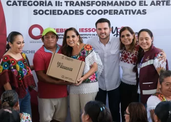 Mara Lezama entrega equipamiento a artesanas de X-Pichil para preservar el valor cultural e impulsar la economía local