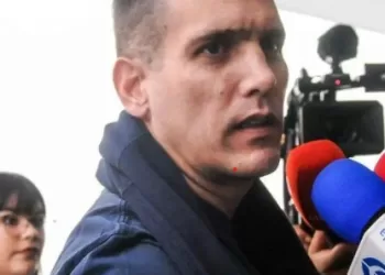 A prueba, Claudia y el sistema de partidos