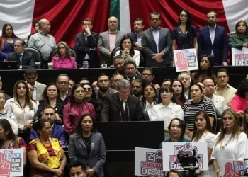 Morena no sabe comer pozole