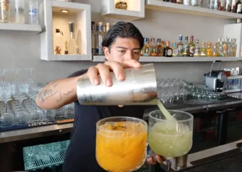 Puente ‘juarista’ deja ocupación de 80% en restaurantes de Cancún