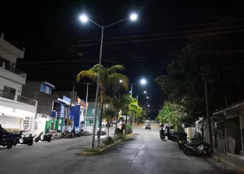 Atenea fortalece la seguridad de las mujeres con más alumbrado público en Isla Mujeres