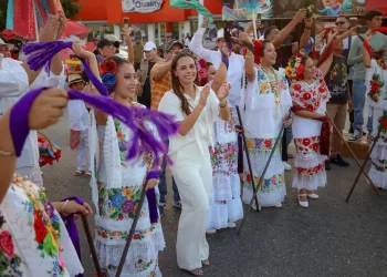 Ángeles Azules en el 56 aniversario de la fundación de Cancún: Ana Paty Peralta