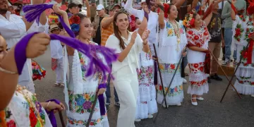 Ángeles Azules en el 56 aniversario de la fundación de Cancún: Ana Paty Peralta