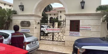 Gobierno de Estefanía Mercado clausura recinto en Playa Paraíso para proteger zona de anidación de tortugas y garantizar paz vecinal