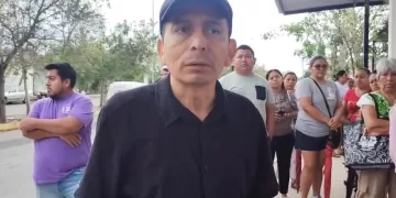 Protestan familias en secundaria de Playa del Carmen; exigen destitución de director