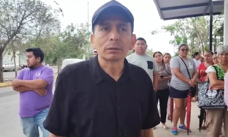 Protestan familias en secundaria de Playa del Carmen; exigen destitución de director