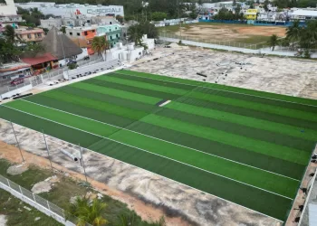 Continúan los avances en la cancha de fútbol soccer de Isla Mujeres