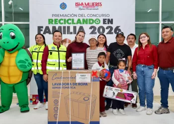 Atenea premia a las familias ganadoras del concurso “Reciclado en Familia”