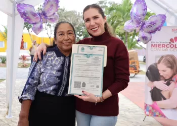 Atenea escucha, atiende y entrega apoyos con el programa “Miércoles con la Gente” en Zona Continental