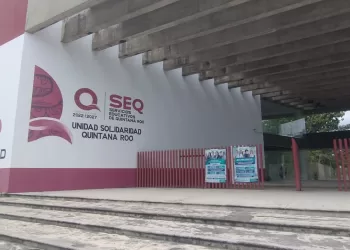 Padres de niñas intoxicadas llevan sus quejas a la SEQ