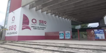 Padres de niñas intoxicadas llevan sus quejas a la SEQ