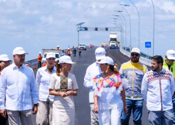 Supervisan Claudia Sheinbaum y Mara Lezama avances finales del puente Nichupté en Cancún