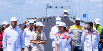 Supervisan Claudia Sheinbaum y Mara Lezama avances finales del puente Nichupté en Cancún