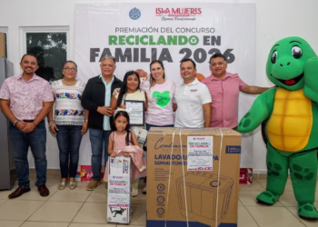Atenea premia a las familias isleñas comprometidas con el medio ambiente a través del programa “Reciclando en Familia”