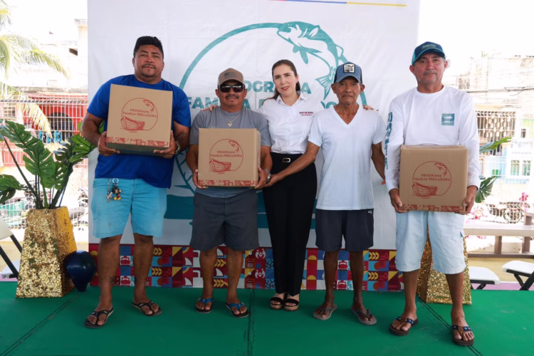 Atenea apoya al sector pesquero con la entrega de despensas del Programa Familia Pescadora