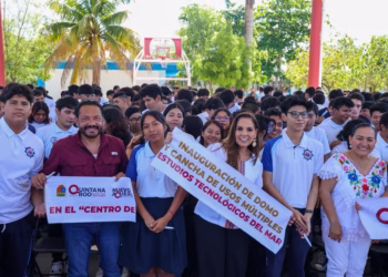 Inaugura Mara Lezama domo y cancha de usos múltiples en el CETMAR No. 10 de Chetumal tras 38 años de espera