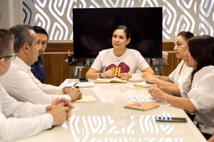 Estefanía Mercado llama a denunciar robo de tapas de registro y anuncia mejoras en infraestructura eléctrica en Playa del Carmen