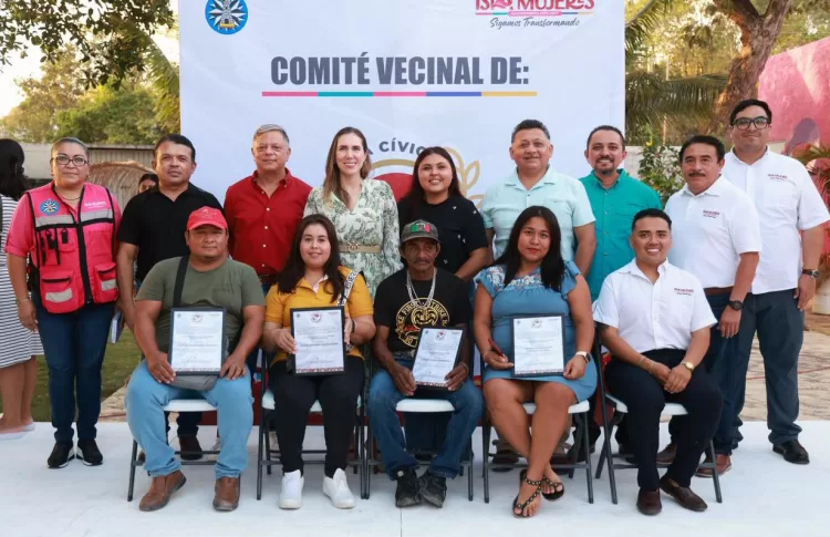 Atenea Gómez Ricalde toma protesta a nuevos Comités de Paz y Justicia en la Zona Continental