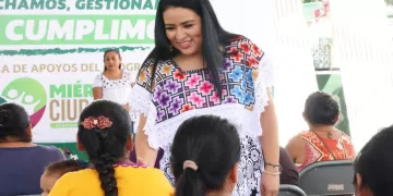 Cumple Blanca Merari con la ciudadanía, entrega apoyos a más de 50 familias de Leona Vicario