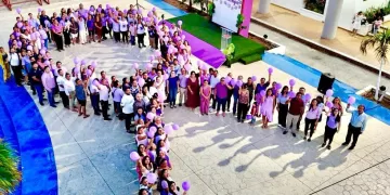 Atenea Gómez Ricalde encabeza encendido de luces por el Mes de la Mujer