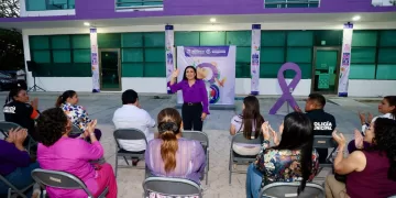 Encabeza Blanca Merari encendido de luces en el Palacio Municipal por el Mes de la Mujer
