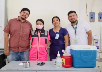 Continúa jornada de vacunación en planteles educativos de Isla Mujeres