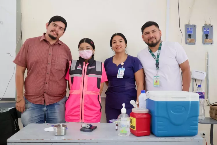 Continúa jornada de vacunación en planteles educativos de Isla Mujeres
