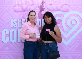 Atenea recibe respaldo de beneficiarias del Programa Isleña de Corazón