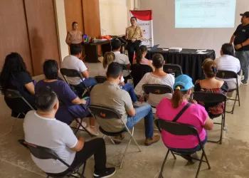 Imparte el Instituto de Cultura y las Artes de Quintana Roo curso a la comunidad artística de Puerto Morelos para acceder a recursos