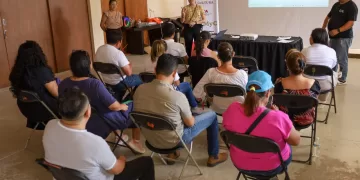 Imparte el Instituto de Cultura y las Artes de Quintana Roo curso a la comunidad artística de Puerto Morelos para acceder a recursos