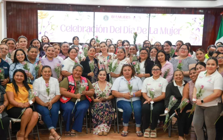 Atenea reconoce a colaboradoras del Ayuntamiento en el Día de la Mujer