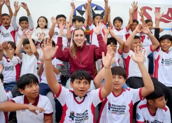 Atenea inaugura la primera cancha de fútbol 7 en Ciudad Mujeres
