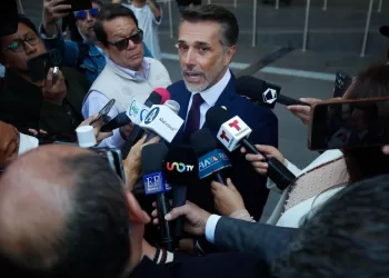 Núcleo duro de Morena repudia regreso de Sergio Mayer a su curul en San Lázaro