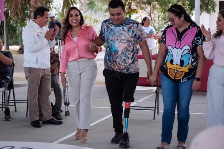 Mara Lezama transforma la vida de 22 personas al entregarles las prótesis