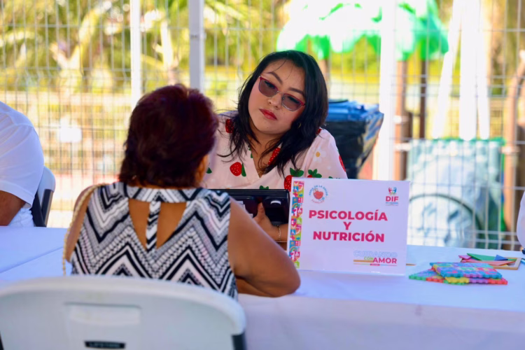 DIF Isla Mujeres acerca servicios médicos a familias isleñas con Feria de la Salud