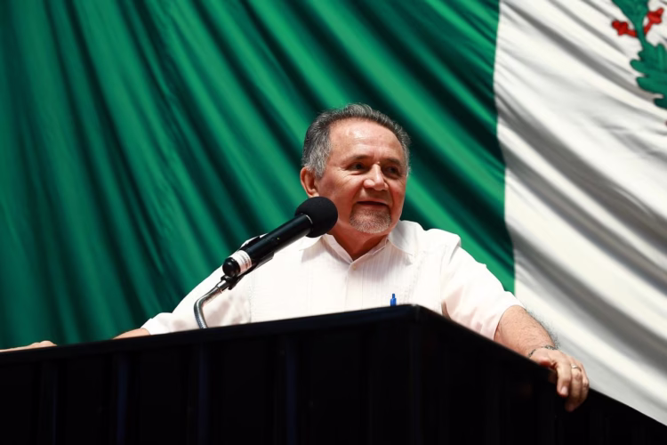 Presenta José Luis Pech iniciativa para garantizar mayores ingresos para la UQROO