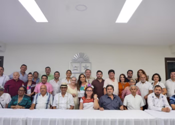 Mara Lezama presenta proyecto del primer Barrio Mágico del país en Chetumal a representantes de la capital