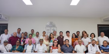 Mara Lezama presenta proyecto del primer Barrio Mágico del país en Chetumal a representantes de la capital