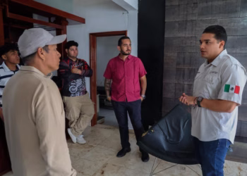 Refuerza Eduardo Asencio apoyo social con entrega de colchones a centro de rehabilitación en Playa del Carmen