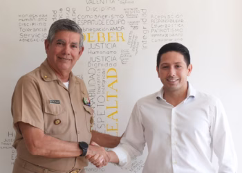 Renán Sánchez fortalece la coordinación con la Marina para cuidar mejor a las familias de Cozumel